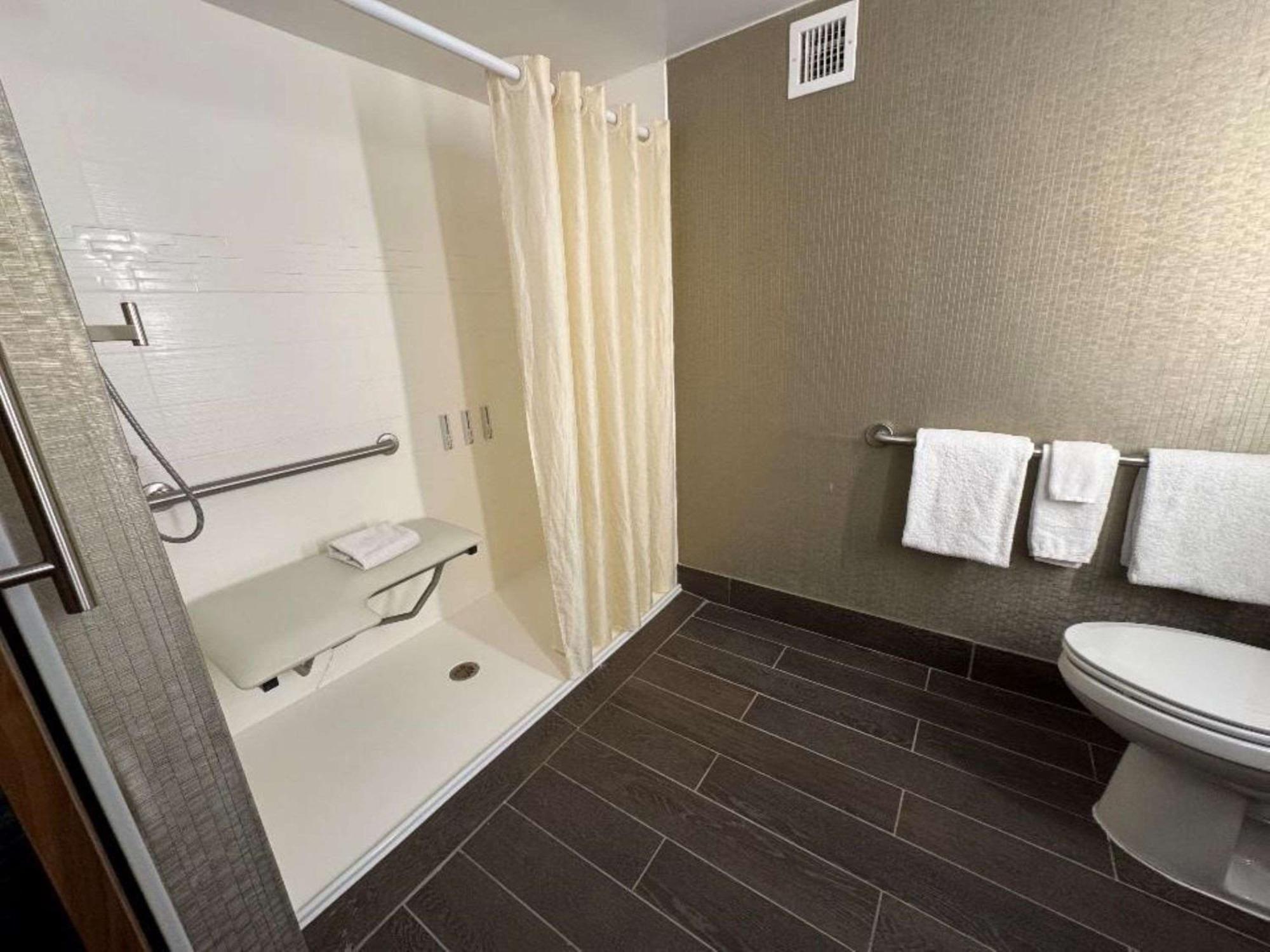 Skyline Hotel Detroit Airport, Surestay Collection By Best Western Romulus Exterior photo
