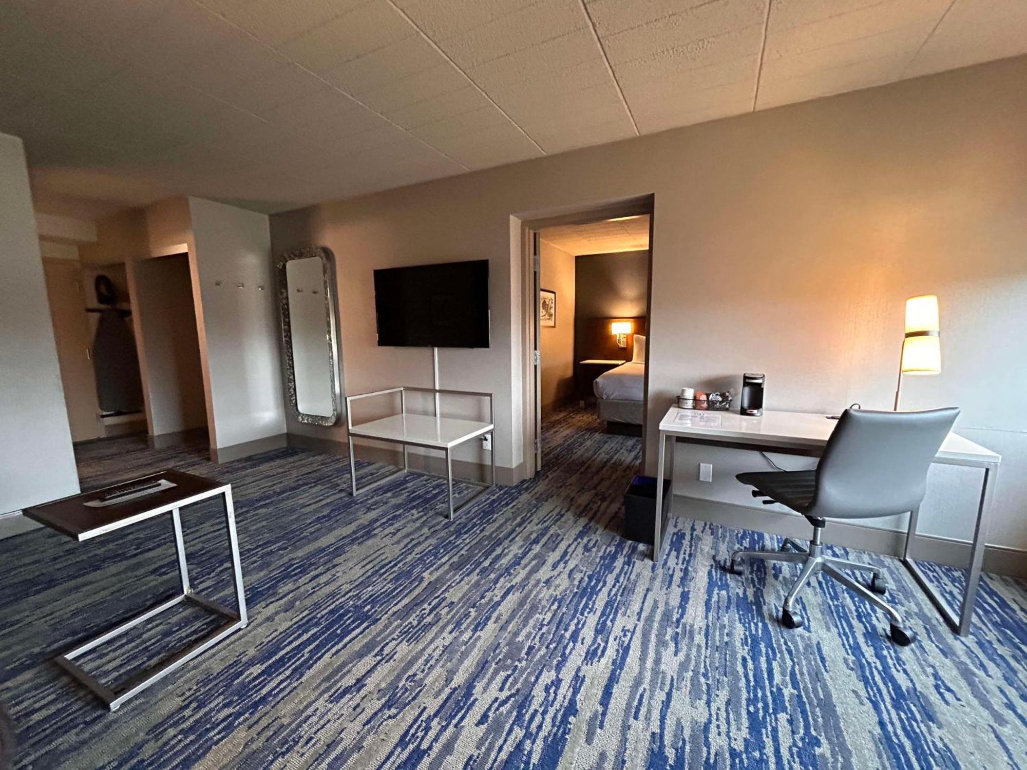 Skyline Hotel Detroit Airport, Surestay Collection By Best Western Romulus Exterior photo
