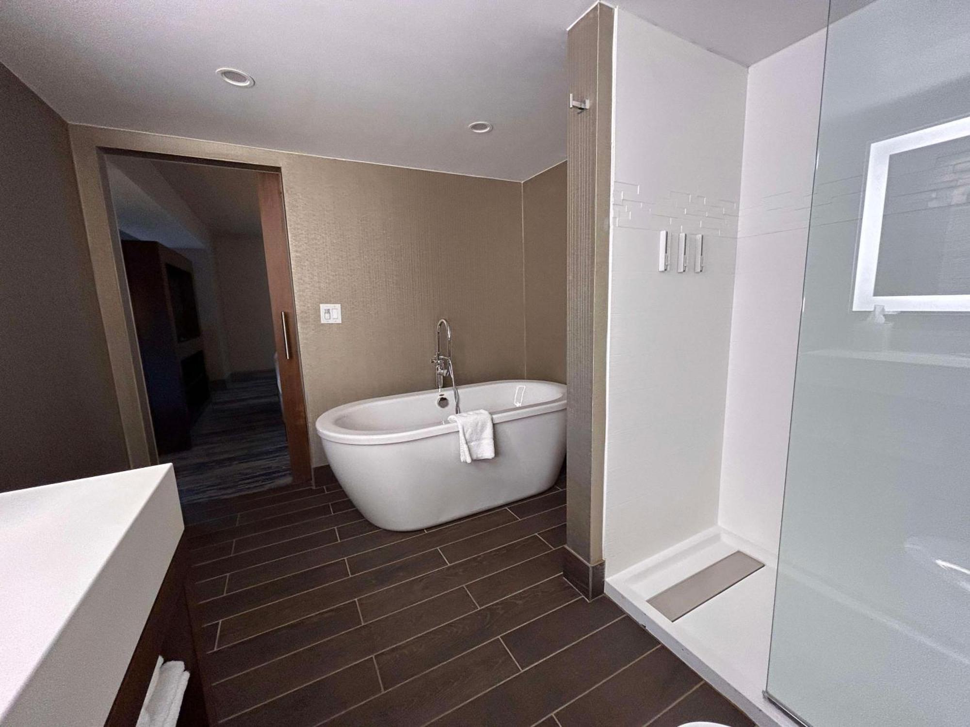 Skyline Hotel Detroit Airport, Surestay Collection By Best Western Romulus Exterior photo